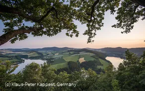 Panoramaweg mit Blick auf den Diemelsee