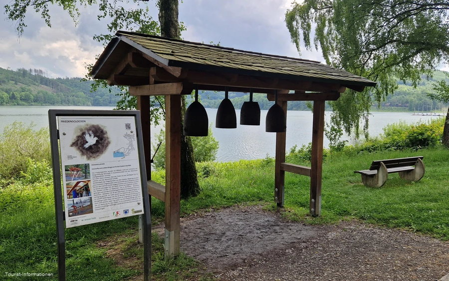 Friedensglocken am Hennesee Friedensglocken am Hennesee