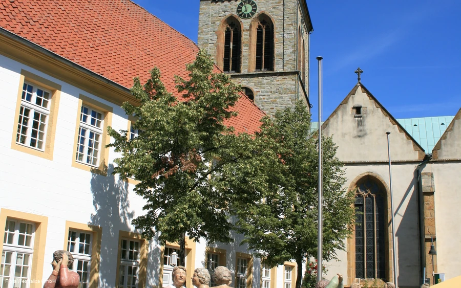 Historisches Rathaus und Aegidiuskirche am Marktplatz Wiedenbrück