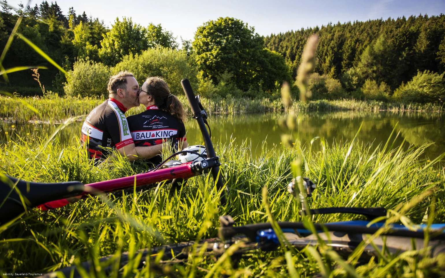 Biker-Paar bei der Rast 