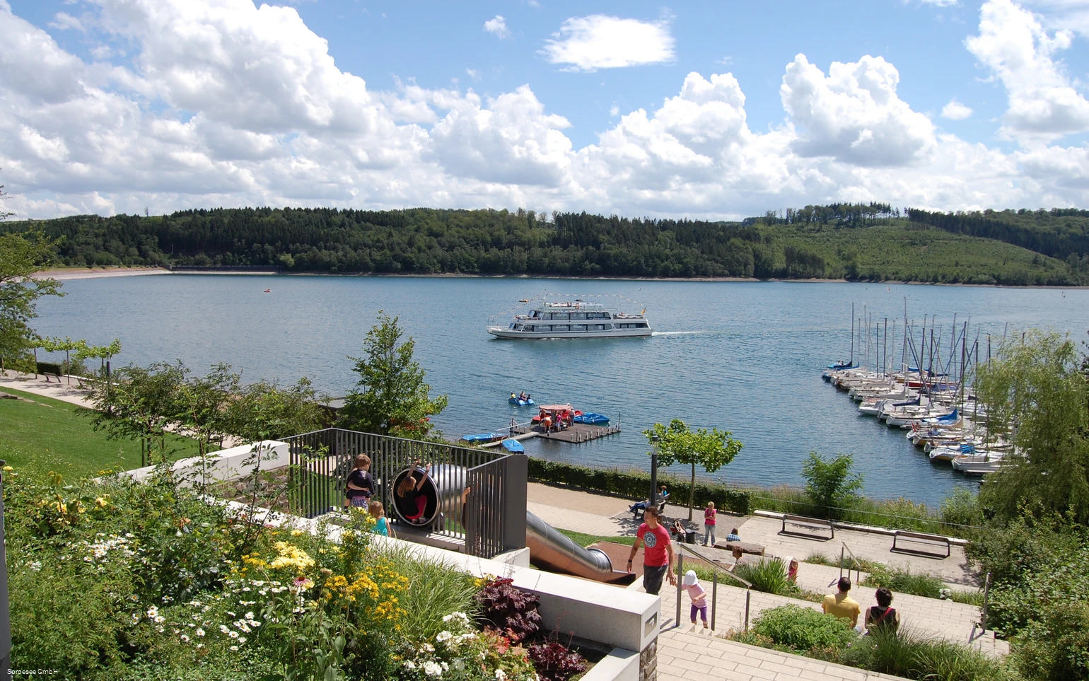 Sorpepromenade im Sommer