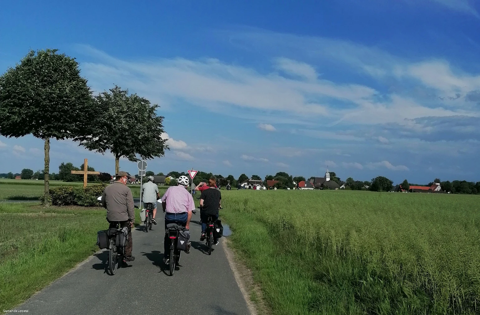 Radfahrer von hinten.jpg