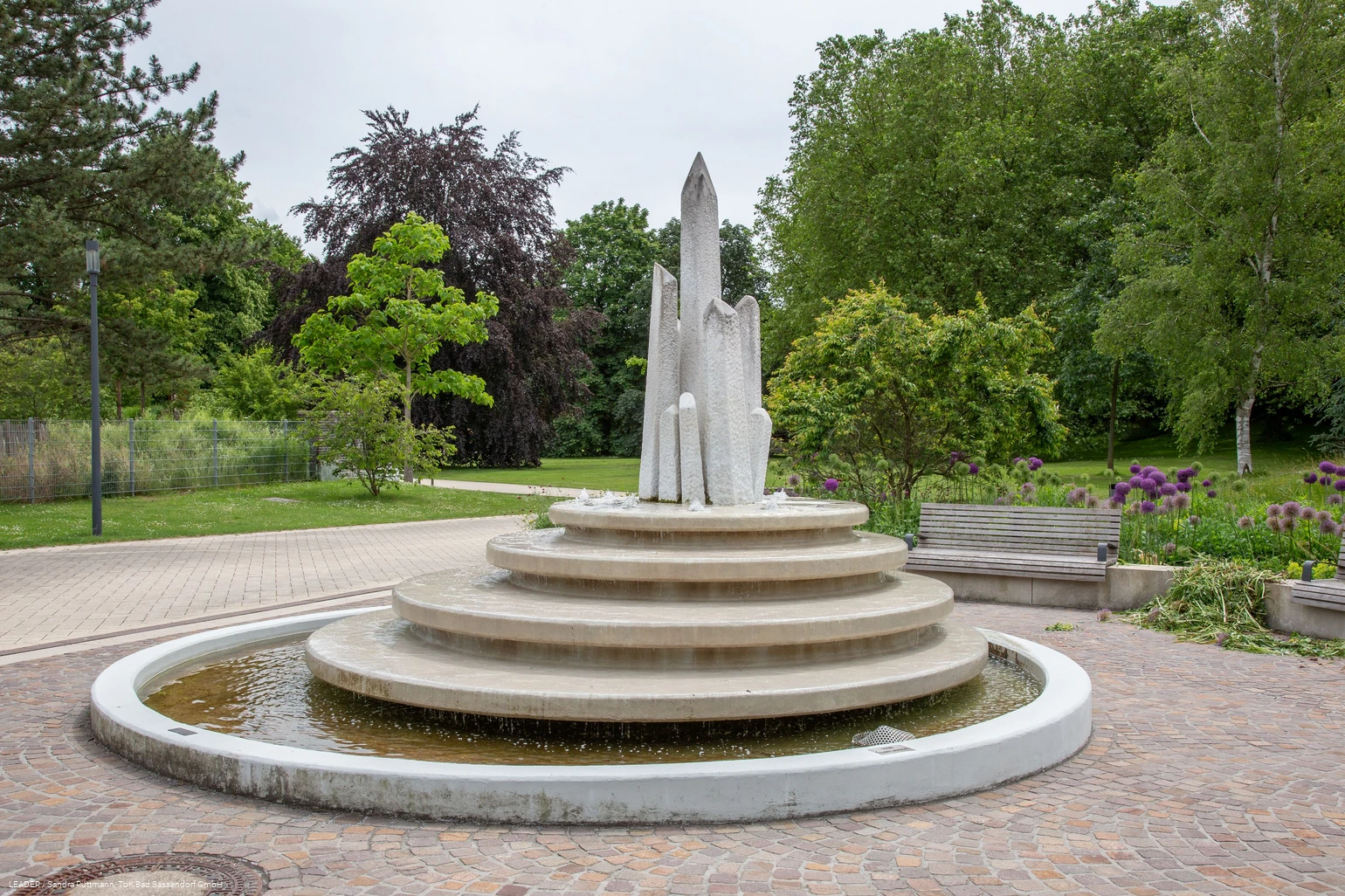 Salzkristallbrunnen vor der Börde Therme Bad Sassendorf